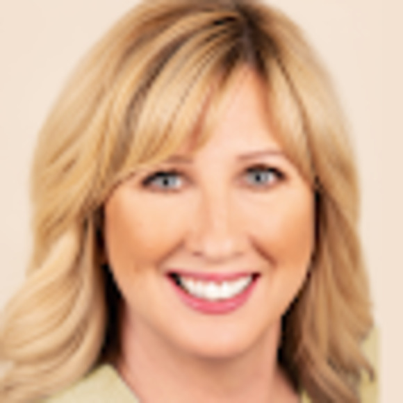 Meet your Posher, Jennifer - Picture 1 of 1